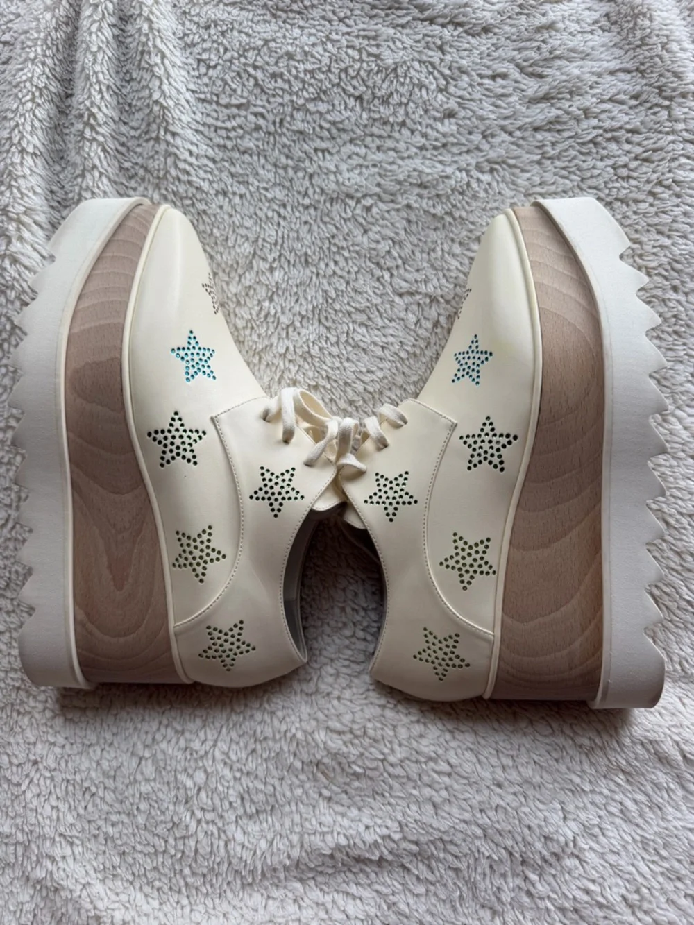 Stella McCartney Cream Platform Lace-Up Oxfords with Multicolor Star Cutouts